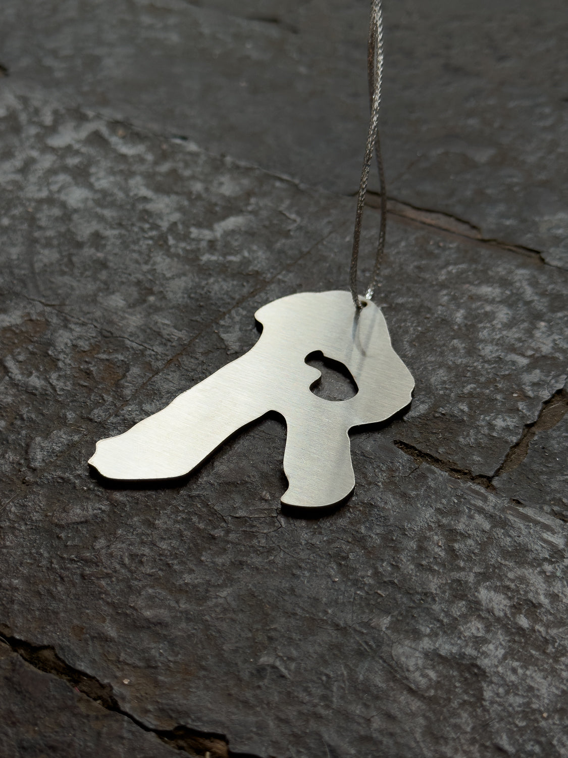 'R' Initial Decoration